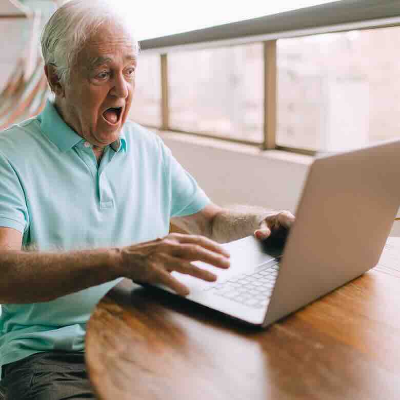 Cómo evitar fraudes y estafas online durante Black Friday para mayores